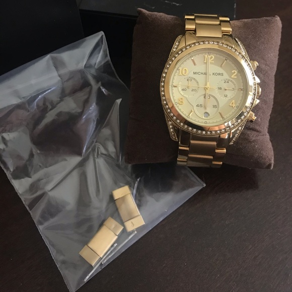 Michael Kors 5166 Gold Watch - Picture 5 of 5